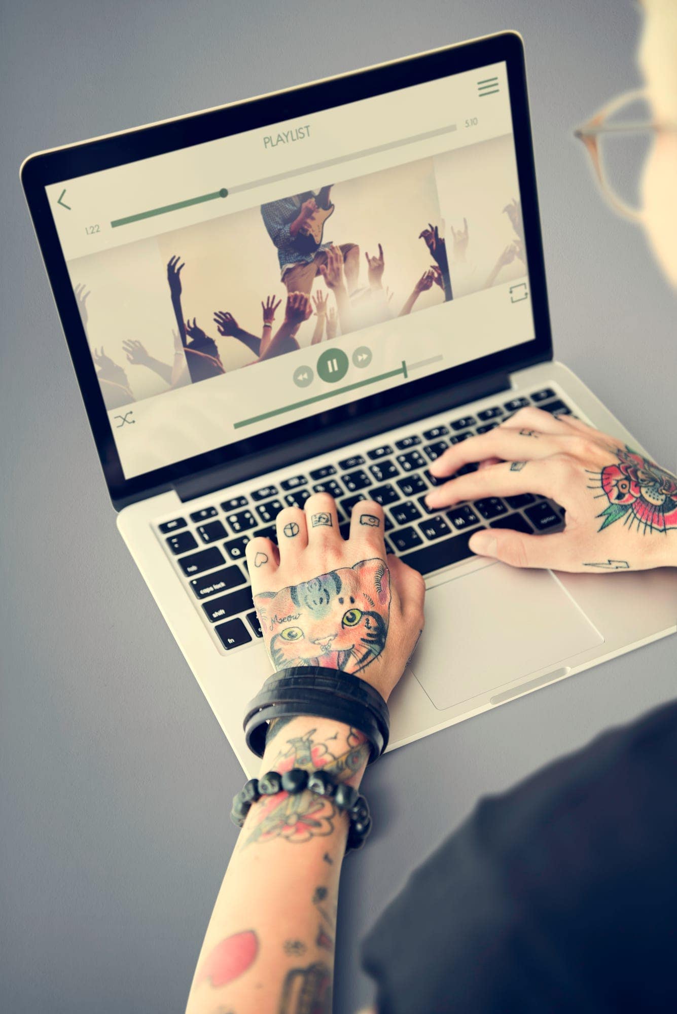 How to create a video on demand website that your customers will love (+ downloadable checklist)