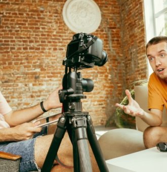 An image showing two men talking about ways of making money with live streaming.