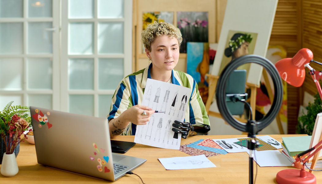 Young woman engaging with her viewers and learning how to increase audience retention on video platforms.