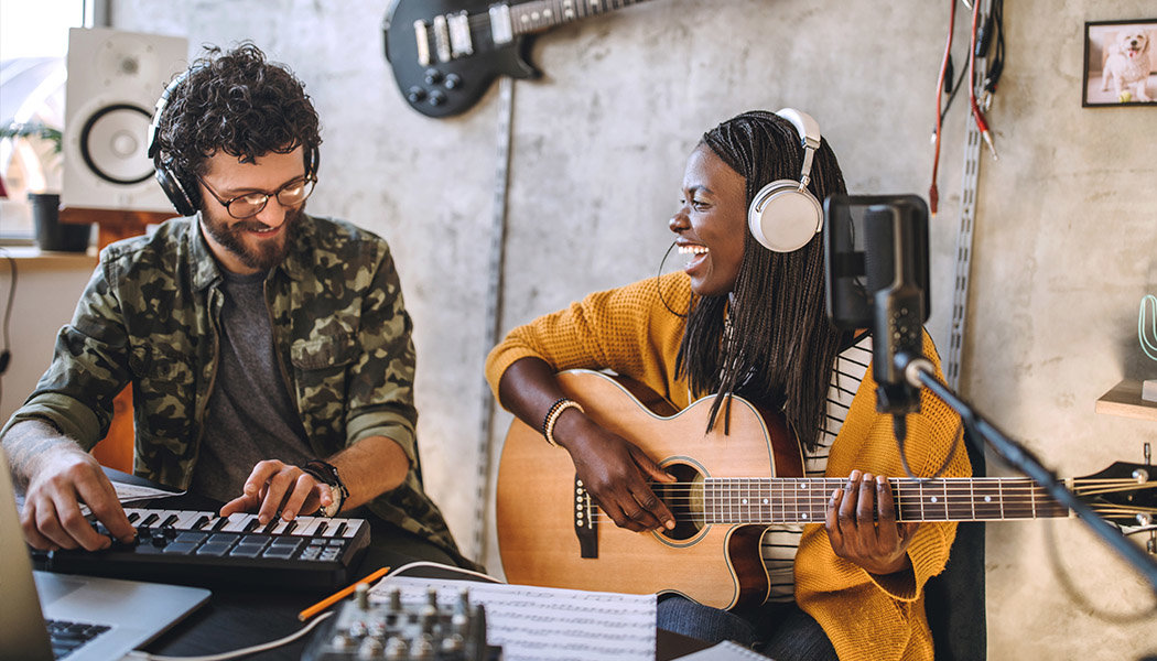 Live Streaming for Musicians 10 Platforms + HowTo Tips Uscreen
