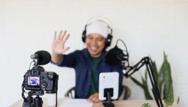 A man talks in front of a camera explaining how to make the most out of a hybrid YouTube marketing funnel for membership sites.