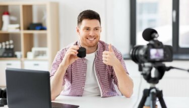 Man smiling and posing for a YouTube thumbnail.