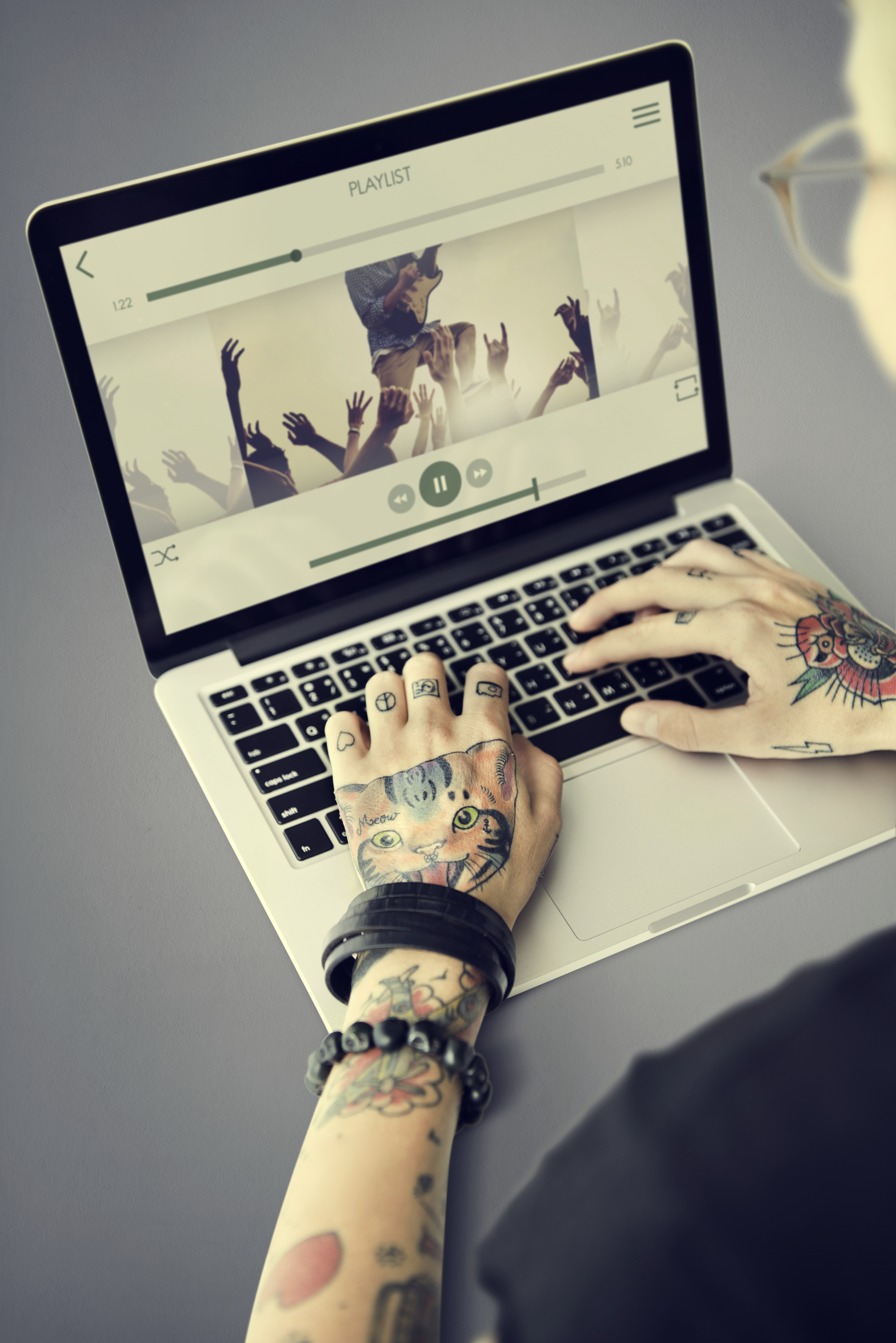 How to create a video on demand website that your customers will love (+ downloadable checklist)